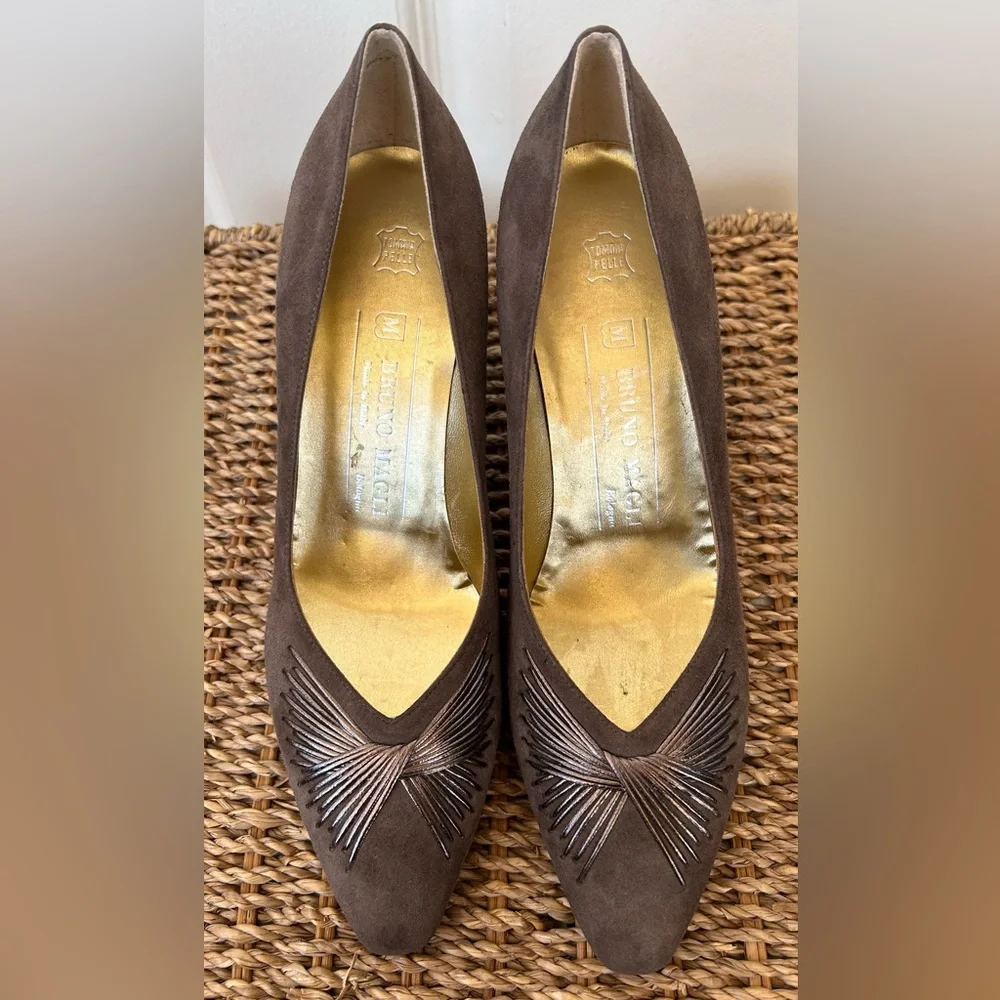 Bruno Magli‎ Suede Mid-Size Heel Pumps Size 6.5
